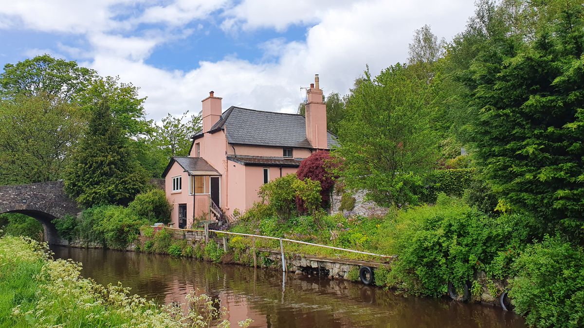 Things to think about when you're buying a canalside home