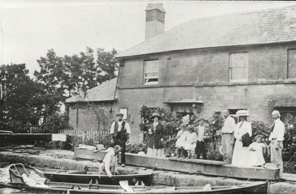Edwin Brown, Foxhangers Lock Cottage and Semington Lock House