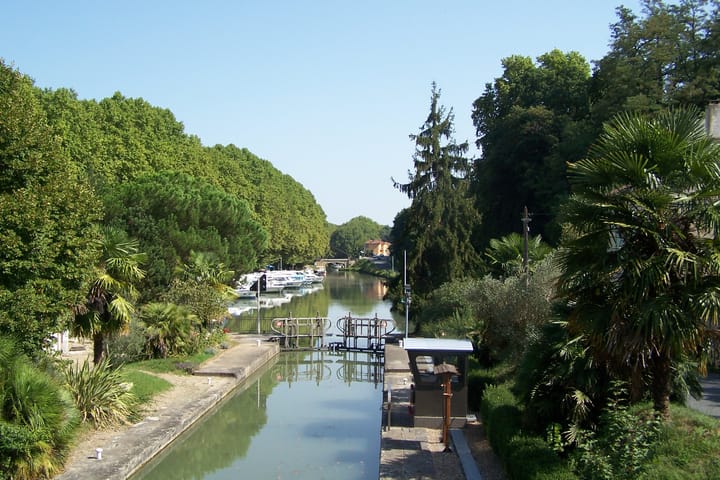 Property hunting on the Canal de Garonne (West)