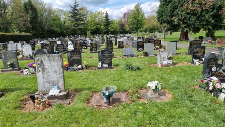 360° tour of Glascote's canalside Cemetery